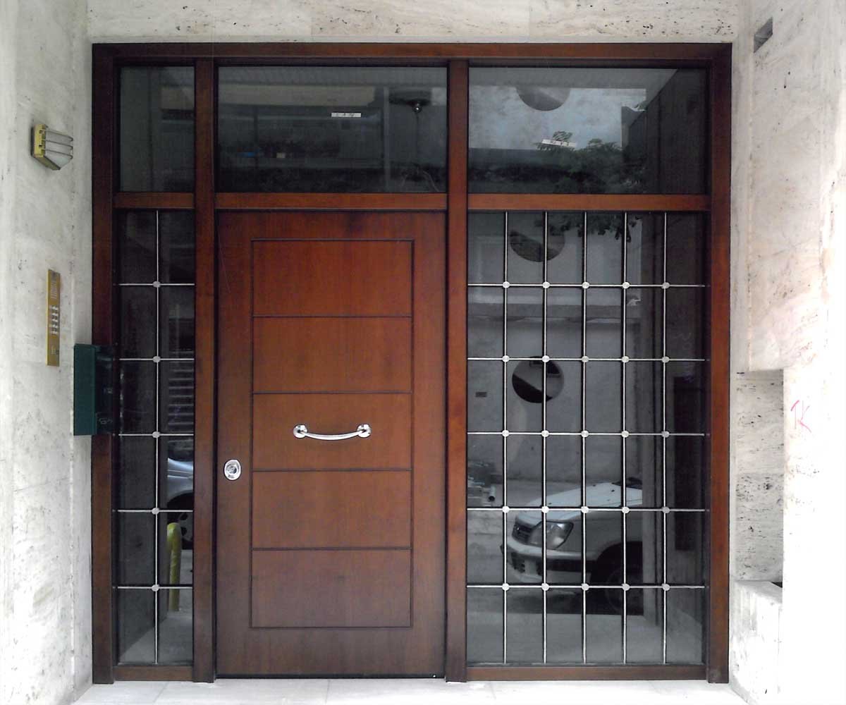 Κενρτική είσοδος - Siamo - θωρακισμένη πορτα εισοδου τζάμια inox κάγκελα | siamo.gr
